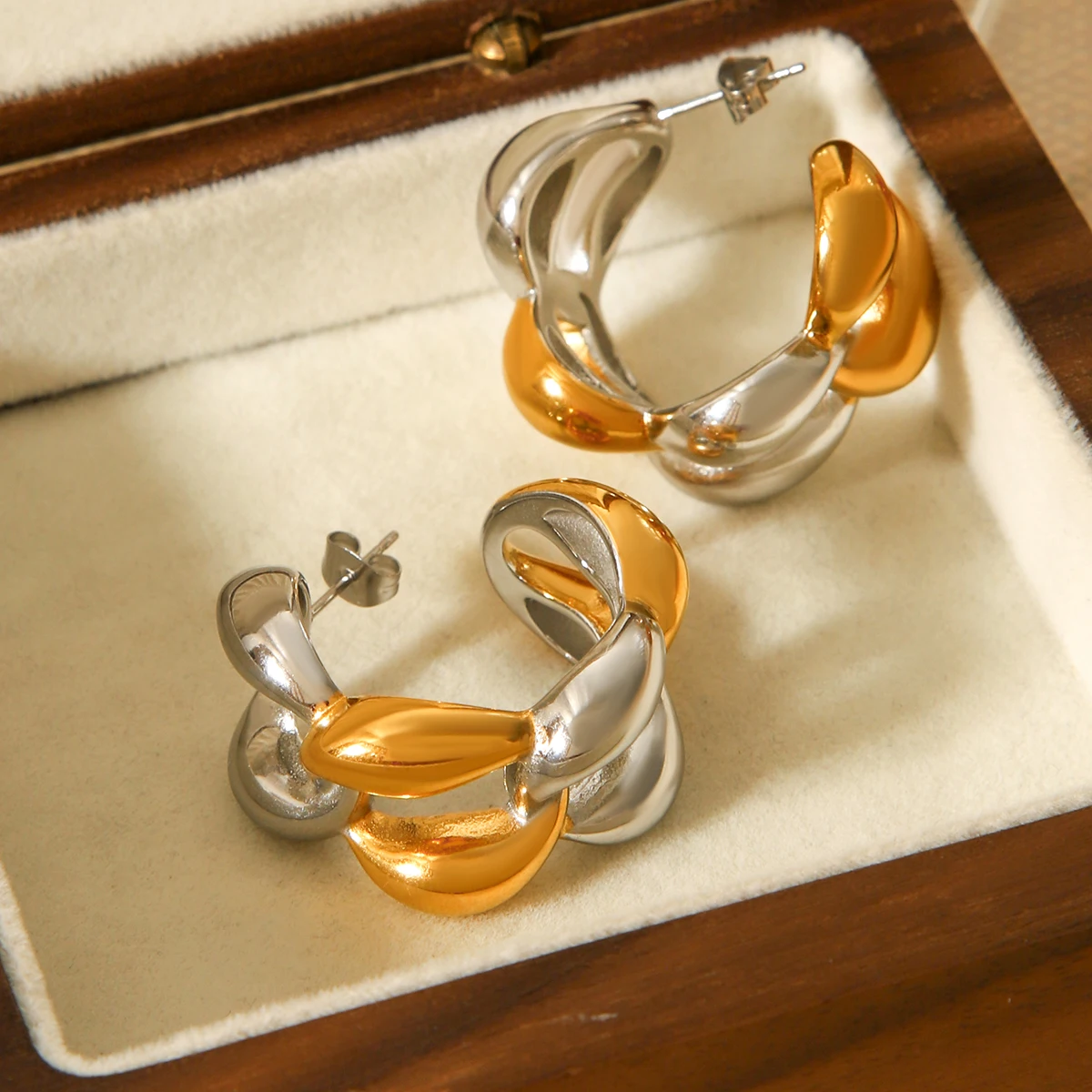 

Stainless Steel Two Tone Irregular Women Fashion Earrings 18k Gold Plated Exaggerated Design Earrings Retro Accessories