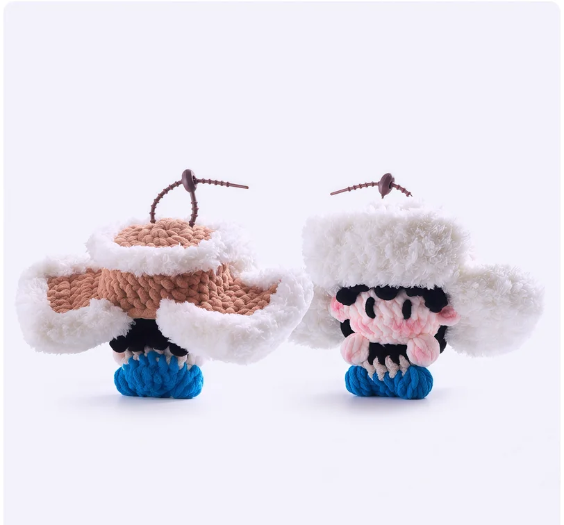 Snowman hat, ice pop-shaped candy, celebrity merchandise, handmade crocheted dolls, concert support items/gifts.