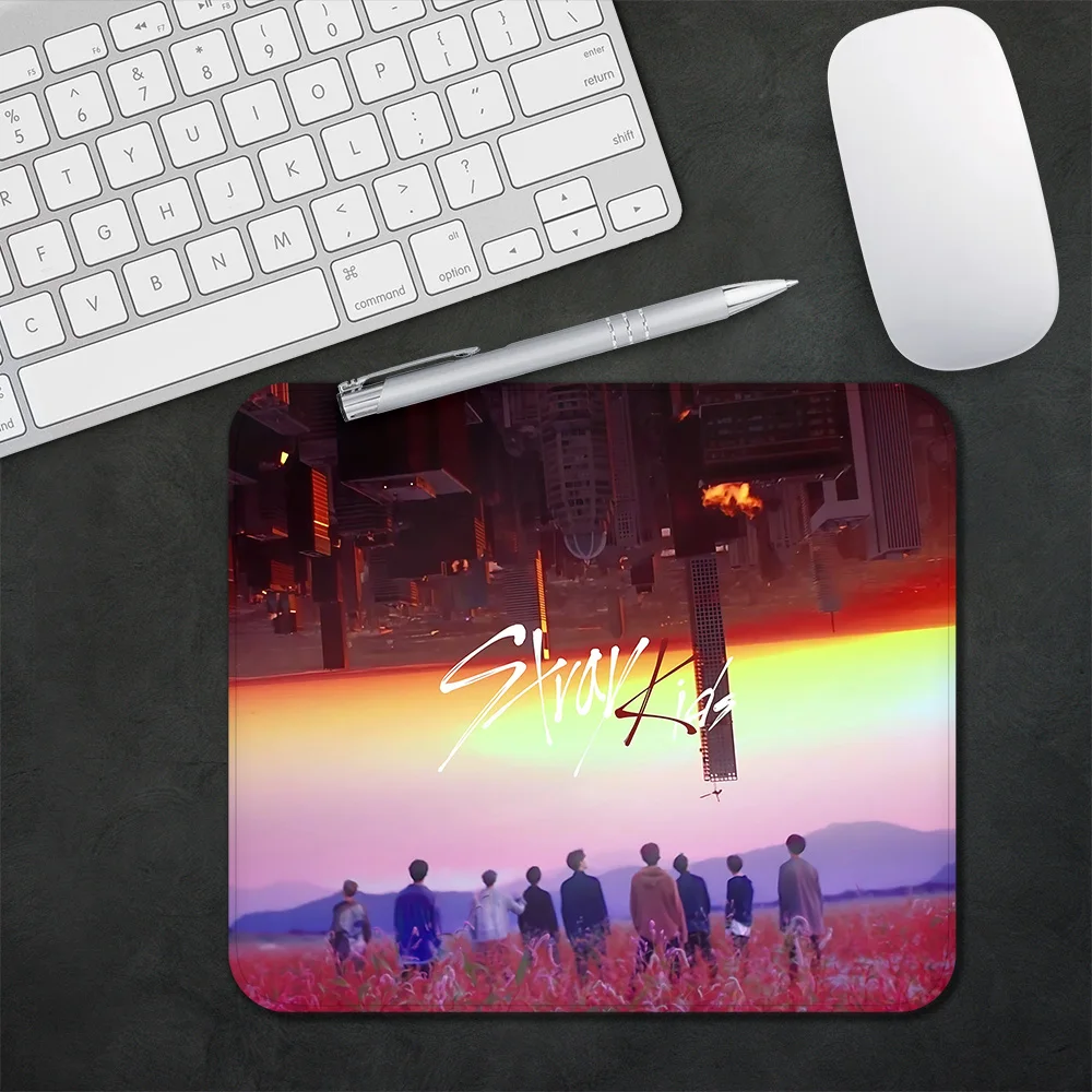 S-Skzoo-o K-Kpop S-Stray K-Kids Gaming Mouse Pad XS Small Mousepad For PC Gamer Desktop Decoration Office Mouse Mat Deskmat Rug