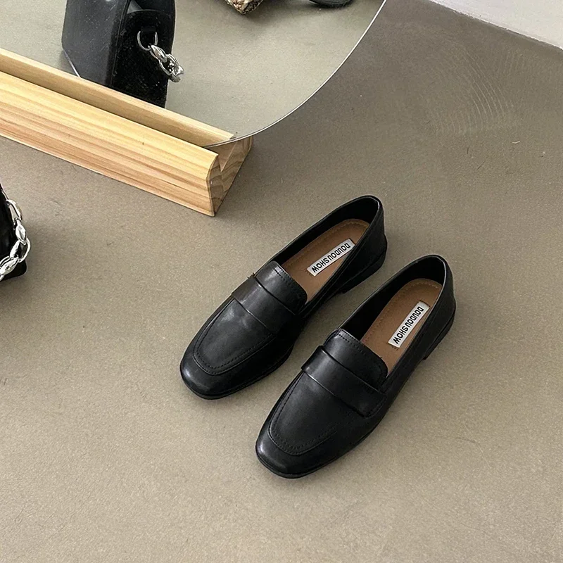 Sepatu datar wanita dangkal musim gugur baru 2023 sepatu loafer ujung persegi Fashion Slip On sepatu kasual wanita lembut luar ruangan sepatu Mary Jane