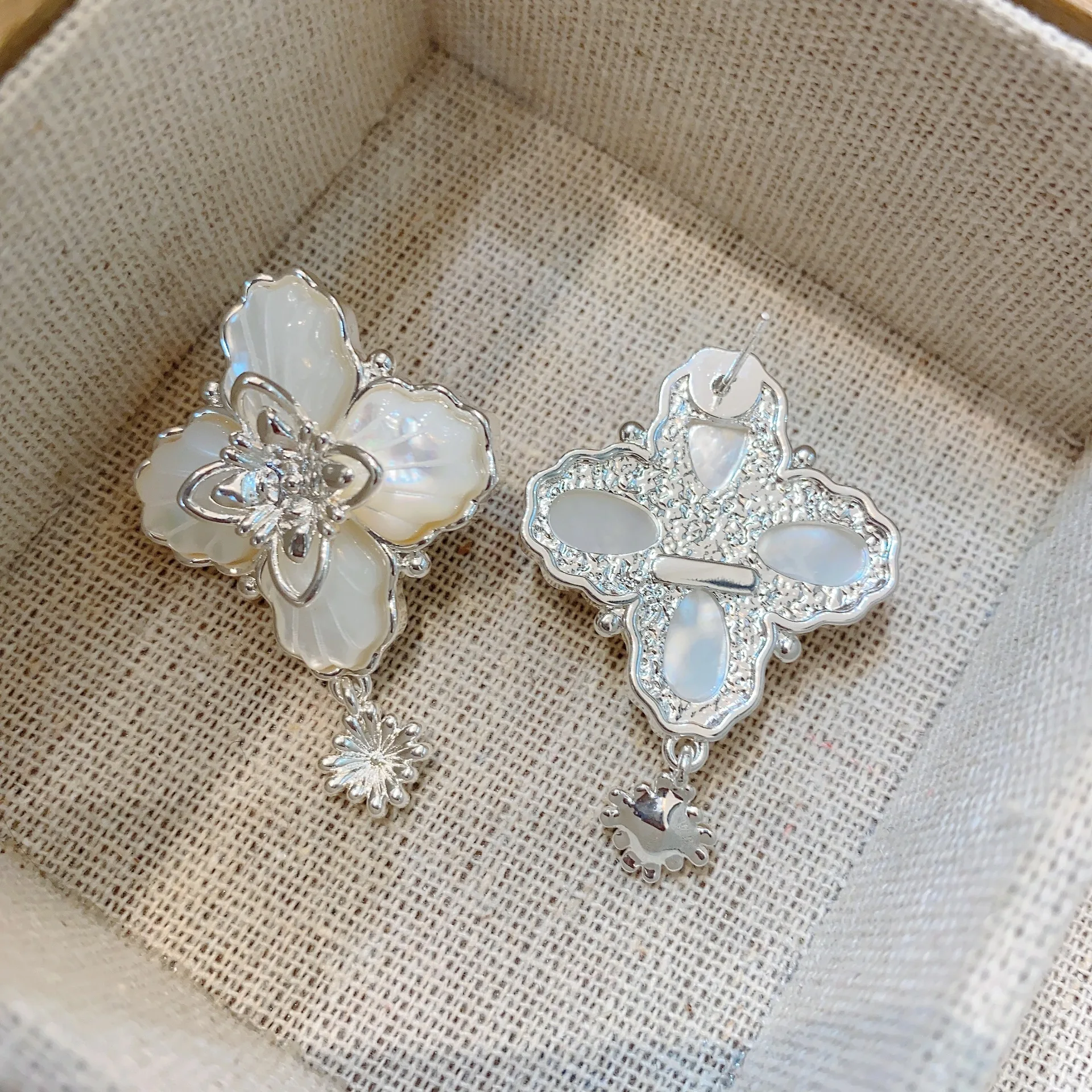 

Латунные белые серьги с натуральными ракушками и цветами, женские ювелирные изделия в стиле панк, вечерние T Show, платье для подиума, корейская Япония INS