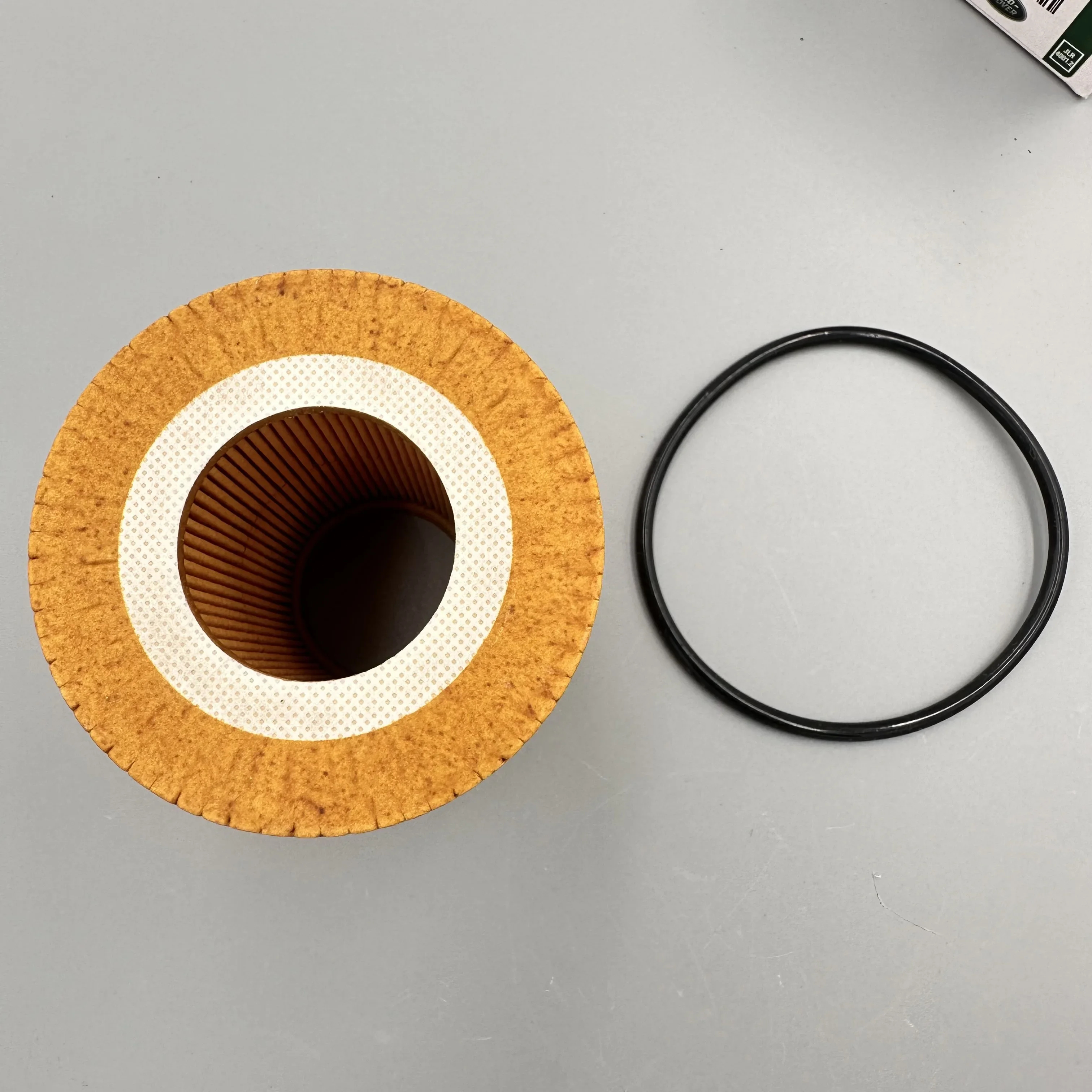 

LR013148 Oil Filter For Land Rover Range Rover Discovery LR013148