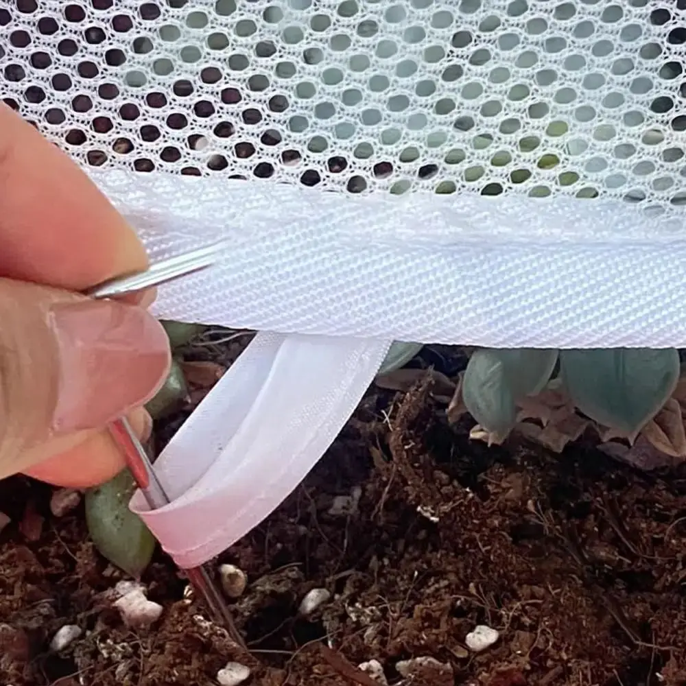 

Foldable Plant Protection Netting Raised Beds Bird Control Garden Row Covers with Ground Stakes Garden Trellis Netting