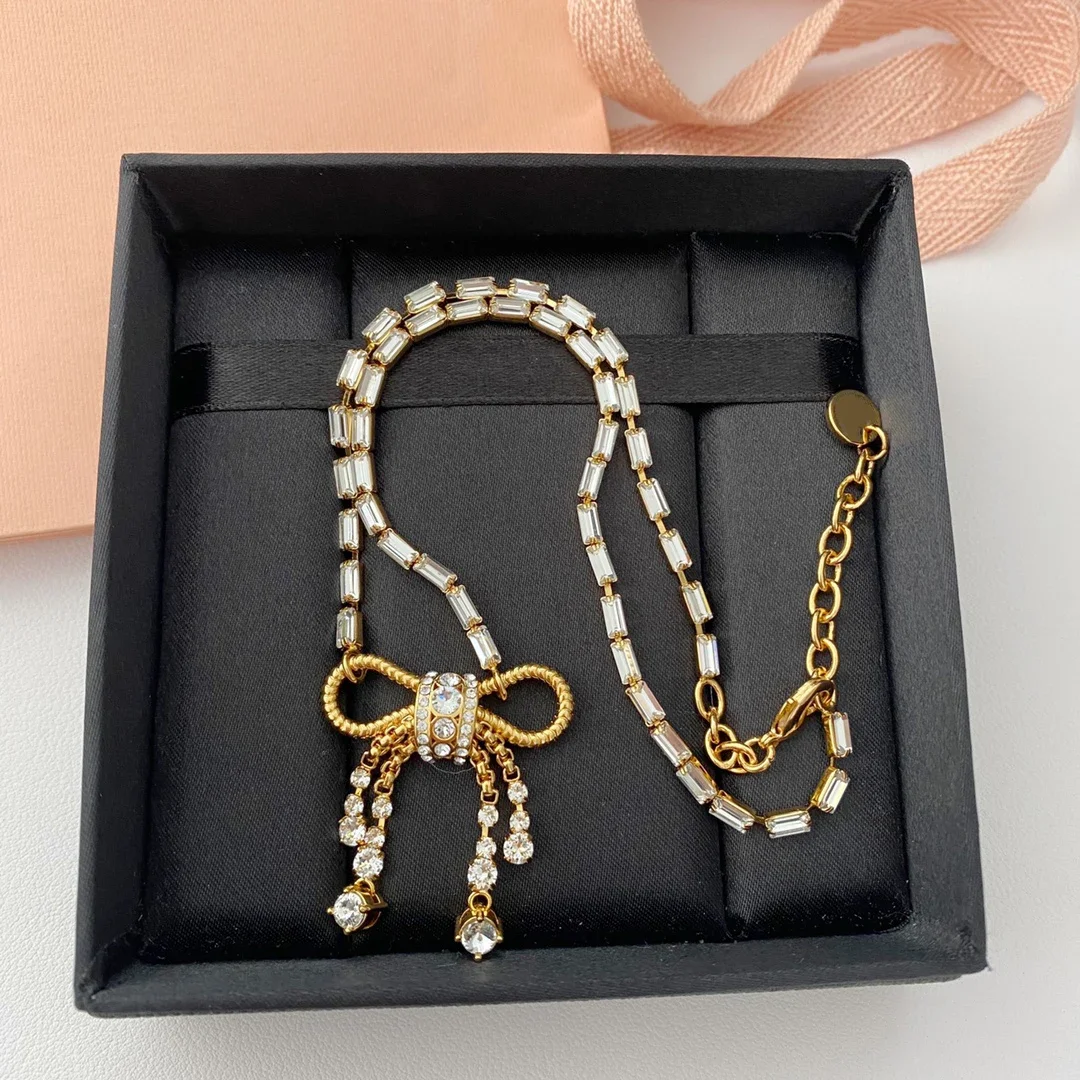 

2024 Fashion Designer Jewelry Gold Bow Crystal Pendant Necklace Women Top Quality Brand Luxury Accessories Trend