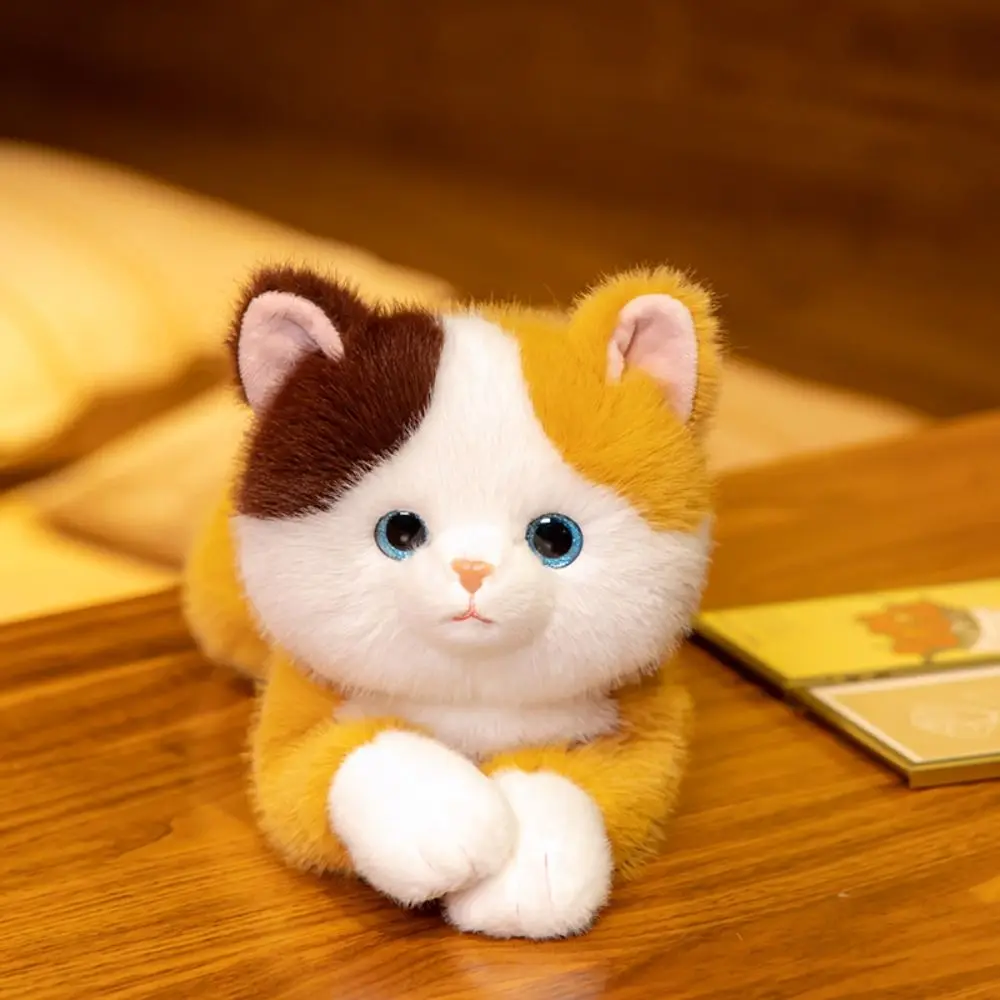 Brinquedos de gatinho fofinho adorável deitado propenso imitação de brinquedos de gato deitado bonito textura macia simulação de gato de pelúcia uso de escritório