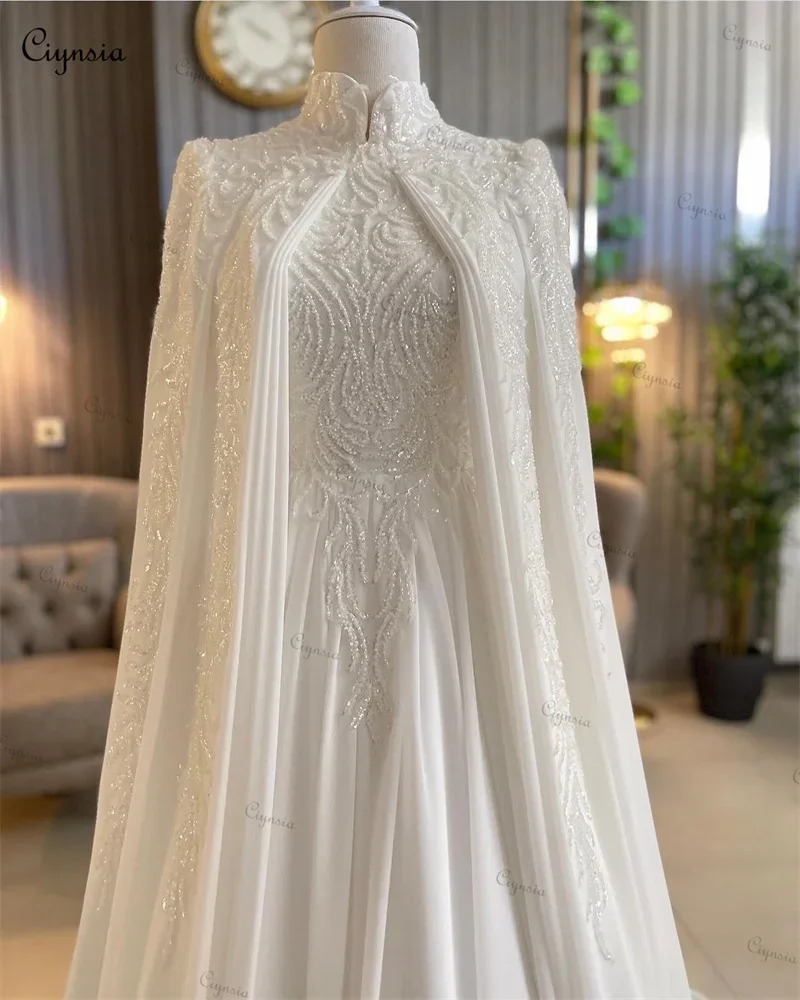 Maßgeschneiderte Dubai-Muslim-Hochzeitskleider mit Umhang, Stehkragen, islamische Brautkleider, Chiffon, Perlen, lange Ärmel, Robe De Mariée