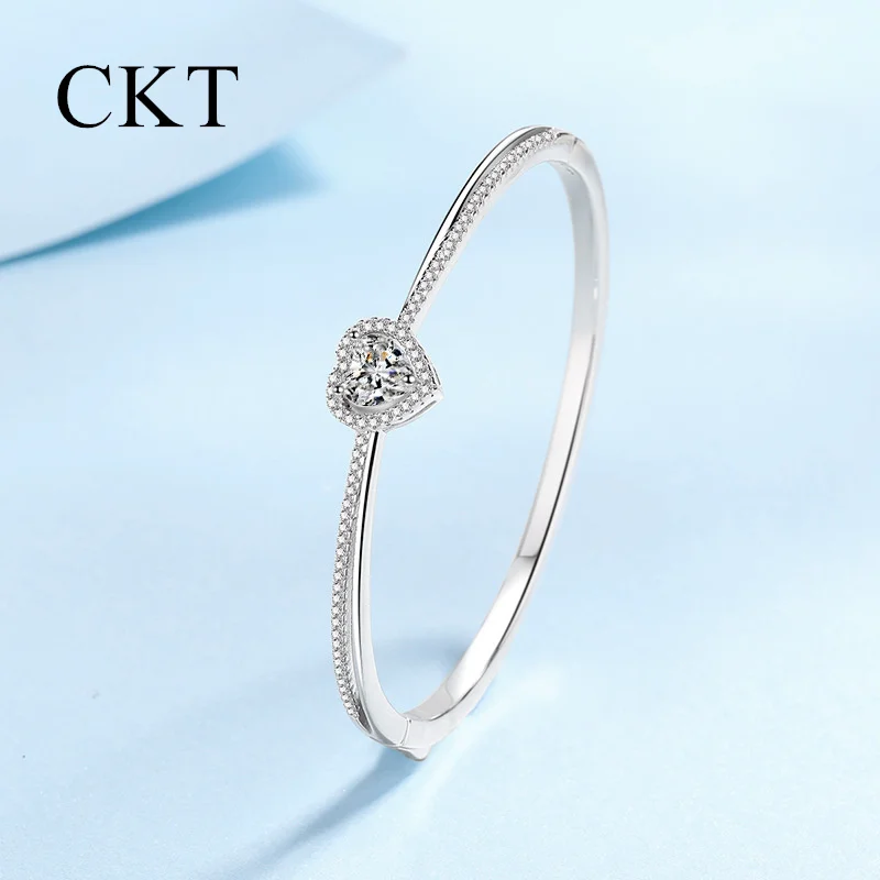 High Quality Platinum Pt950 Inlaid 1.45 Carat Moissanite Bangles for Female Fresh and Sweet Heart Bracelet Diamond Fine Jewelry