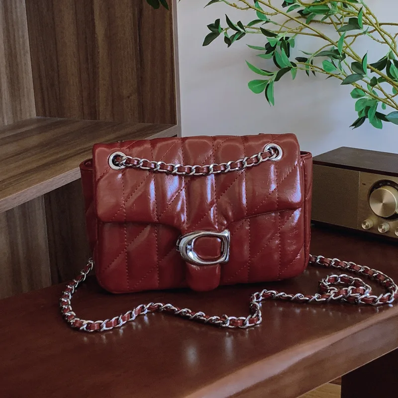 

Новая стеганая женская сумка в полоску | Легкая роскошная сумка в стиле ретро, модная универсальная сумка через плечо с цепочкой для поездок на работу