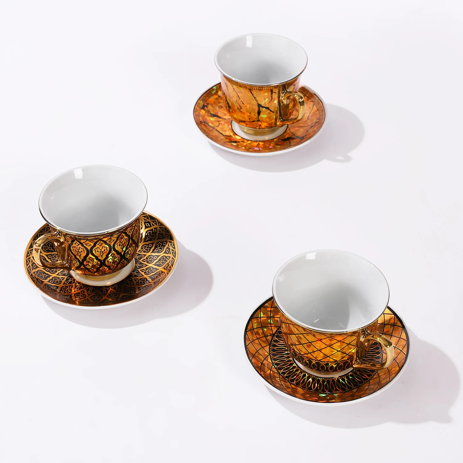 La tazza da caffè creativa in ceramica turca può tirare il set di tazze e piattini per tazze da caffè con fiori