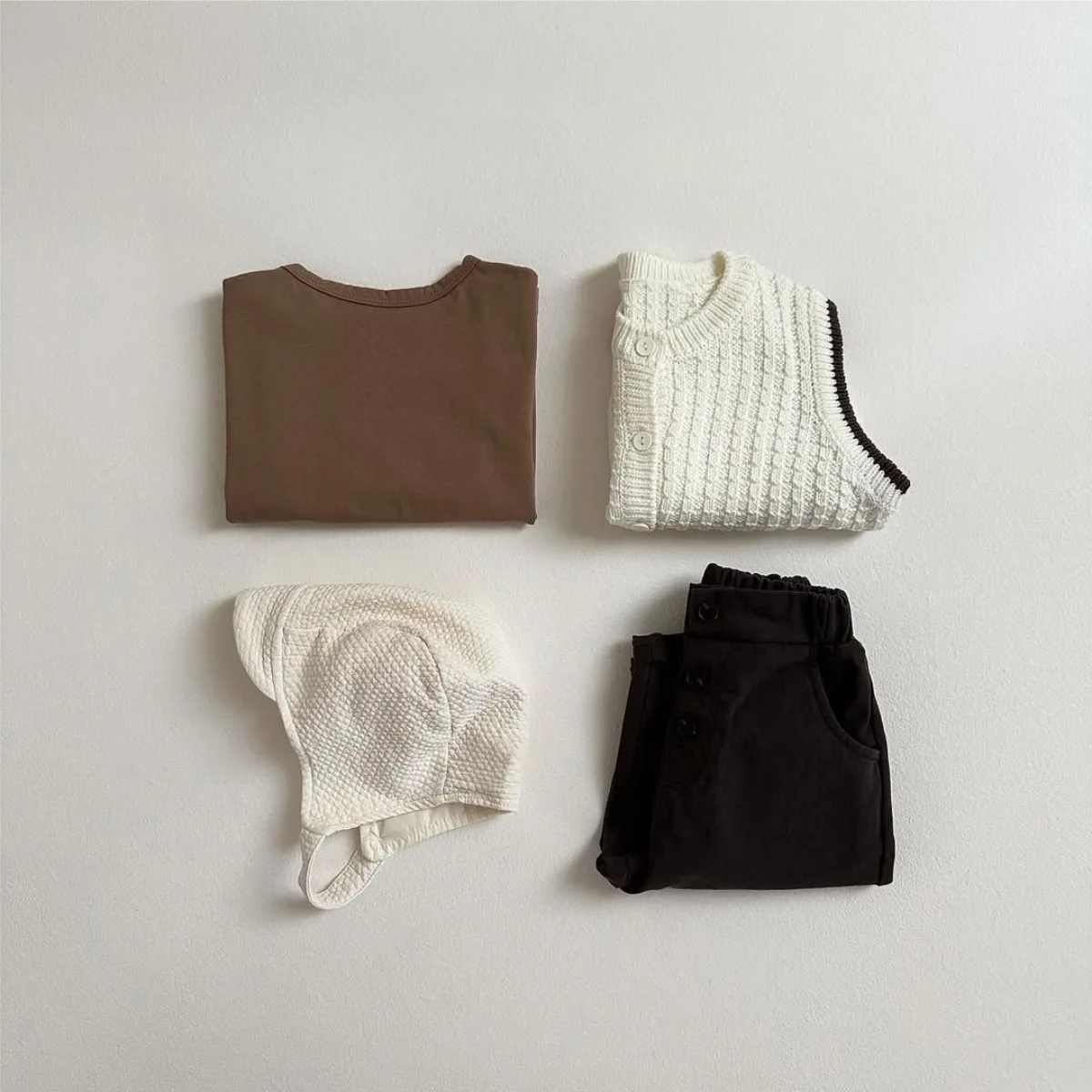 2026 ربيع جديد طفل طويل الأكمام تي شيرت الصلبة الرضع الصبي فضفاض عادية المحملة الفتيات قاع القمصان طفل ملابس قطنية