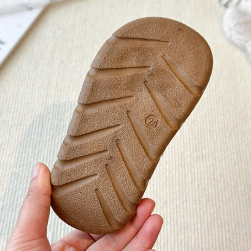 بطاقة بناتي ملونة باللون القهوة مع أحذية رياضية مخملية 2025 شتاء منتج جديد أحذية قطنية للأطفال أحذية ثلج للأولاد أحذية كاجوال 23-32