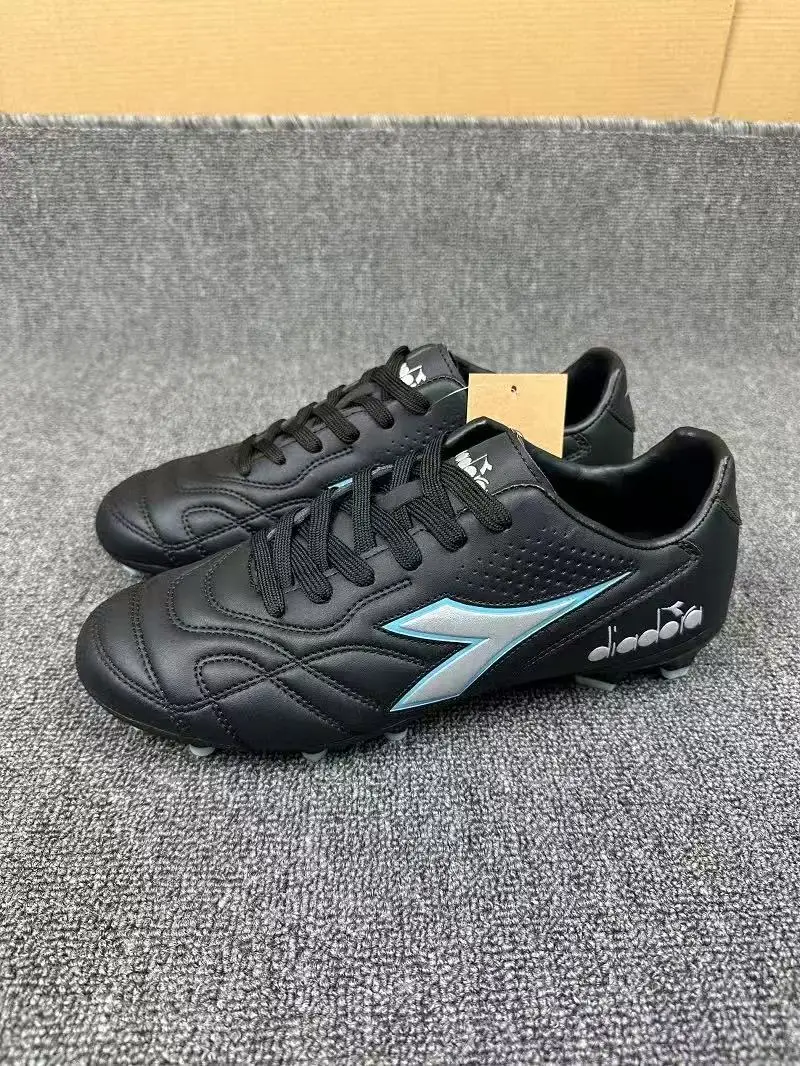 

New Men's and Women's Anti-Slip Football Boots Comfortable, Versatile, Stylish and Durable Football Boots / Sports Trainers