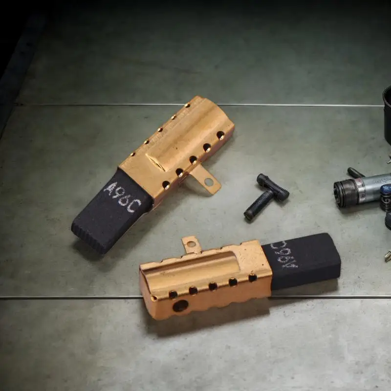 Spazzole di carbone di ricambio 1619P01777 per PBH 2500 RE PBH 2000 PBH 2100 Martello perforatore Materiale metallico