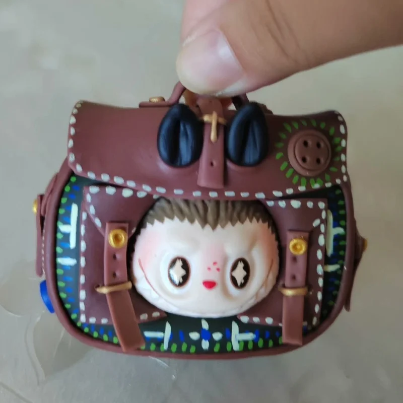 

Винтажная сумка Labubu, холст, украшения из смолы, глины, украшения для домашнего рабочего стола и автомобиля, глиняные фигурки ручной работы, глина из смолы, чистая ручная работа