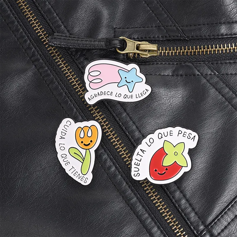 Agradece Lo Que Llega Spanish Enamel Pin, Starry Sky Brooch with Thankful Quote for Positivity and Everyday Casual Style
