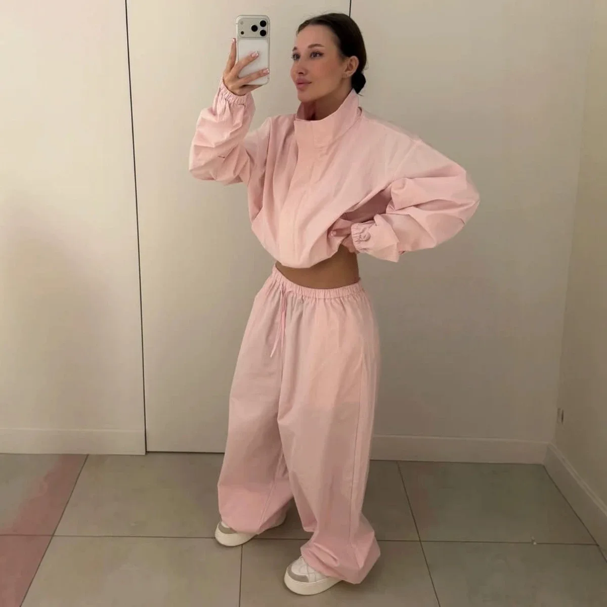 2026 New Style Random Sports Suit For Women: Loose Stand-up Necklace Short Zipper Cardigan. + Wide-leg Trousers Bandage Robe
