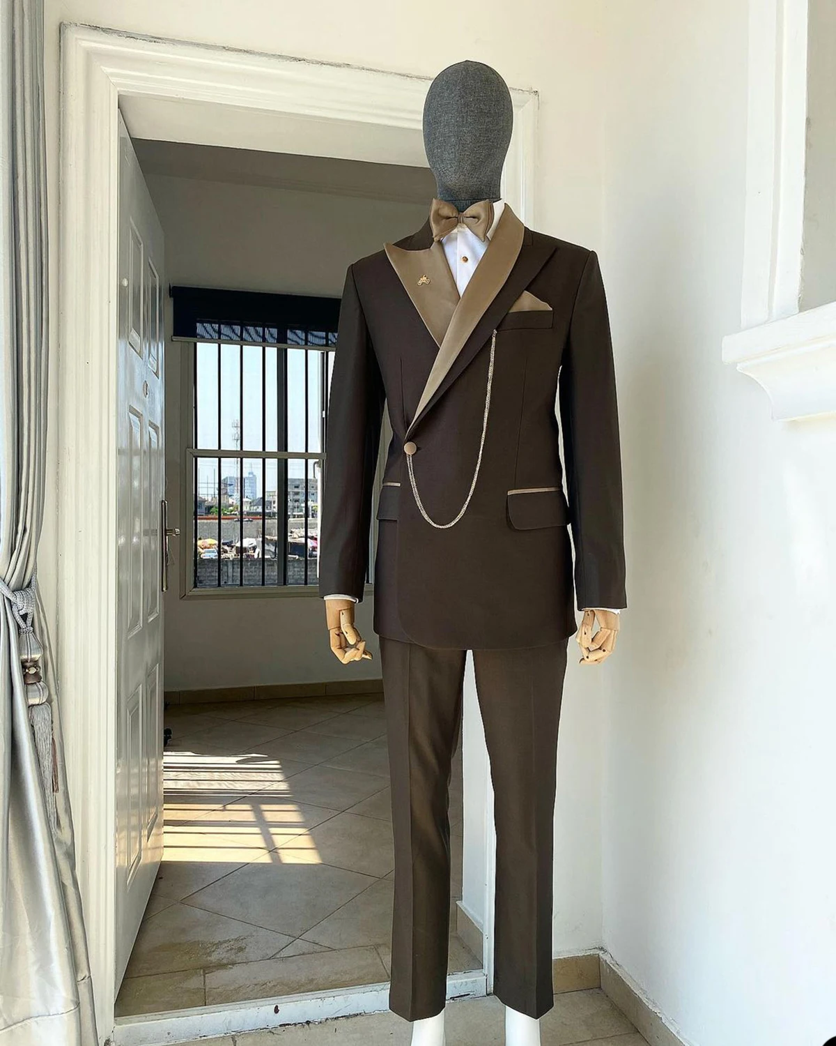 Modern Men's Suit 2 Pieces Blazer Pants Satin Peaked Lapel One Button Wedding Groom Appliques Formal Costume Homme Customized