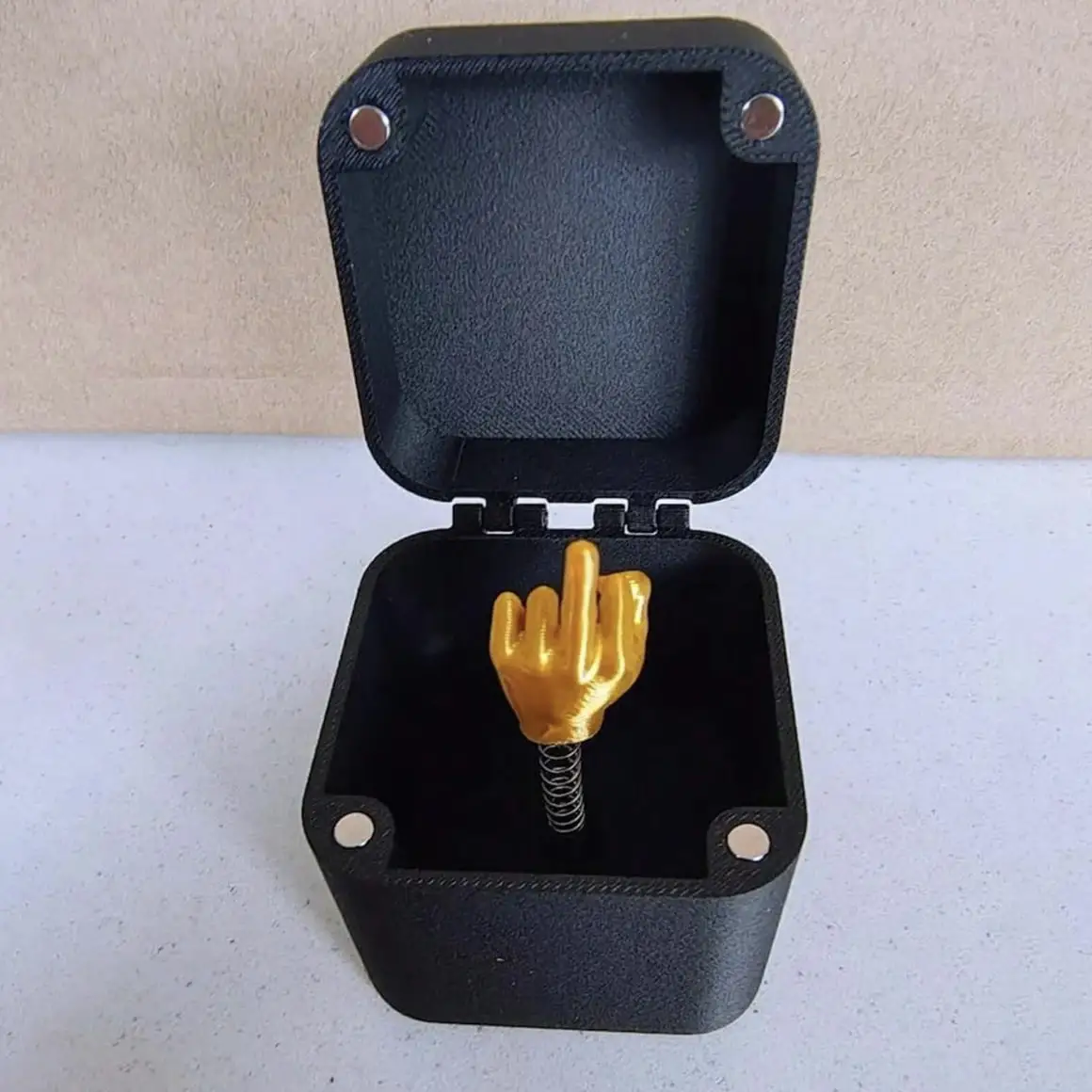 1pc Surprise Gift Box, Novelty Gag Gift Box  Office Desk Decor, Christmas - Image 5