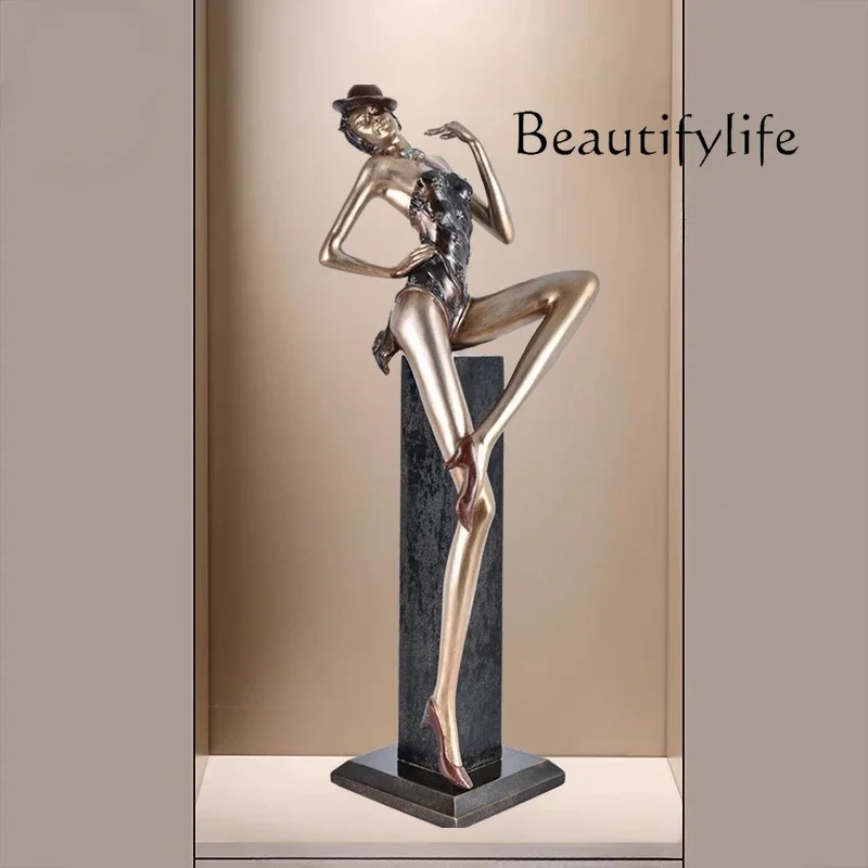 

Искусство Современная фигура скульптура орнамент вилла модель комната гостиная лестница вход искусство ниша свет роскошное вертикальное украшение