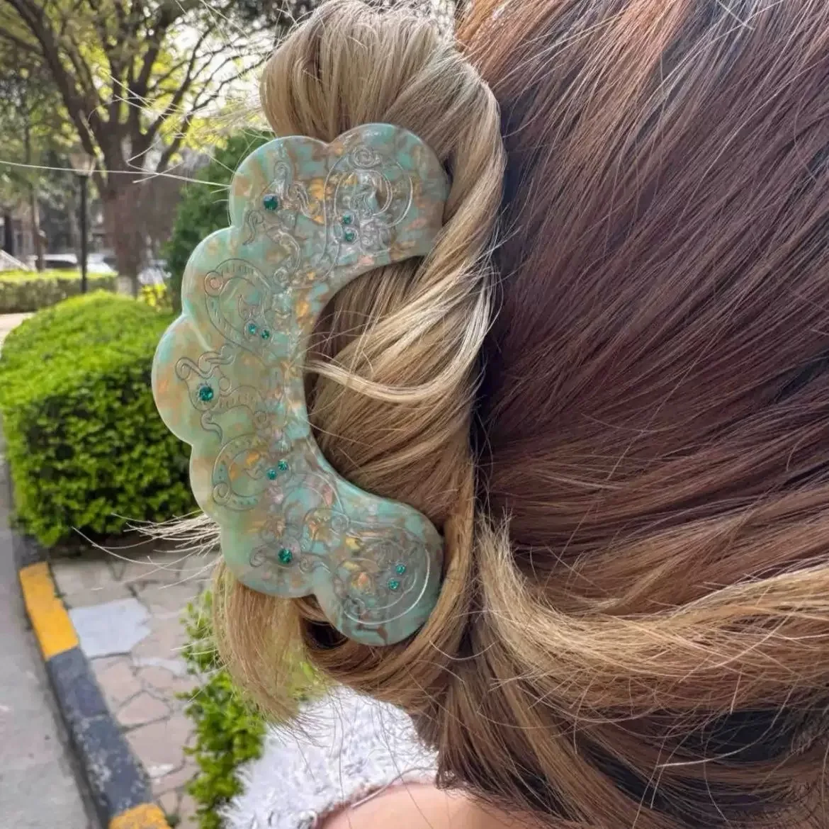 Fashionable Green Silk Clip Niche High-end Chinese Style Shark Clip Hair Clip Hair Accessory At The Back of The Head view 2