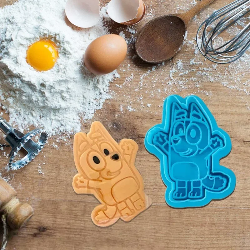 2 أنماط Bluey Bingo الكرتون ليتل الإبداعية قالب الكعكة Bluey عالية الجودة البلاستيك البسكويت قالب الكعكة ألعاب أطفال نموذج الهدايا #4