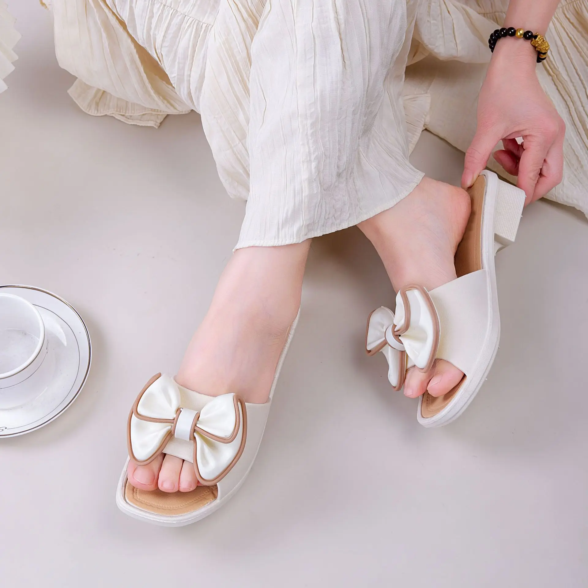Women's Versatile Summer Sandals - Fashion Thick Sole Flip Flops, Non-Slip Durable Outdoor Slides for Beach/Street Wear