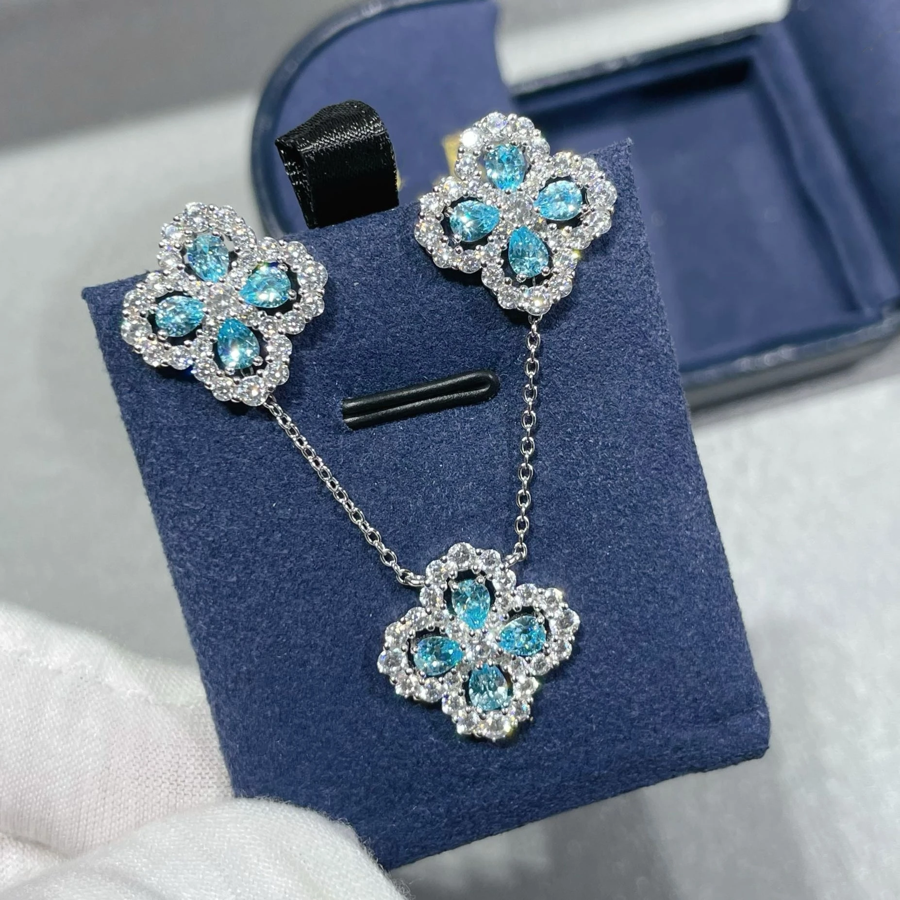 

Sparkling light blue zircon lucky clover earring necklace set for women's fashion original design jewelry