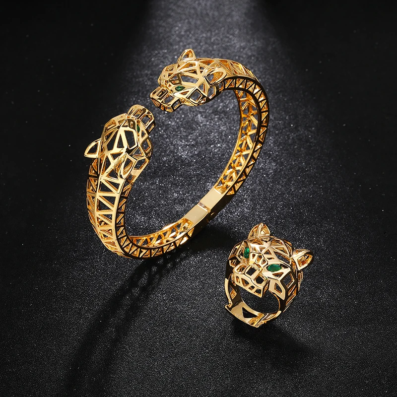 

Simple copper hollowed out green eye double headed leopard bracelet and ring a classic popular accessory for women's jewelry set