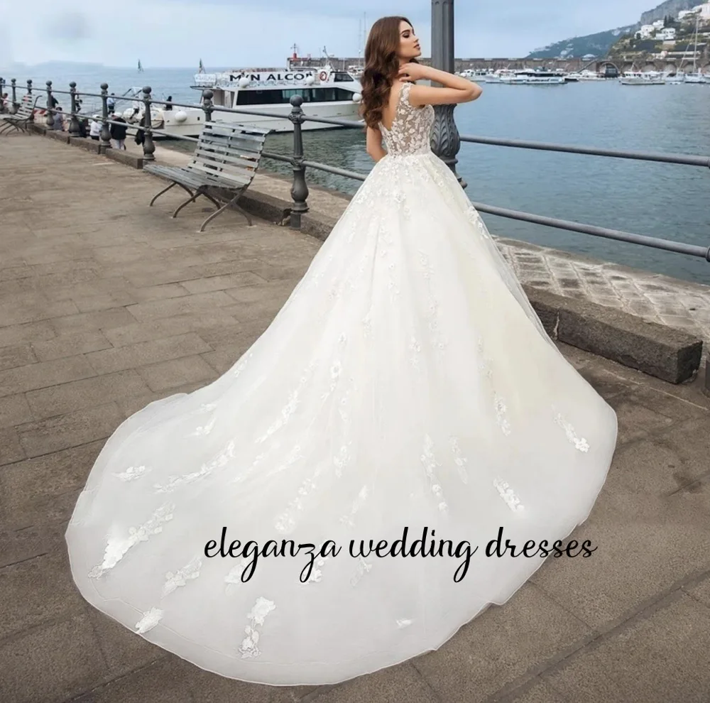 تخصيص مثير بلا أكمام ألف خط فساتين الزفاف رومانسية العميق الخامس الرقبة زين مطرز أثواب الزفاف Vestidos De Novia
