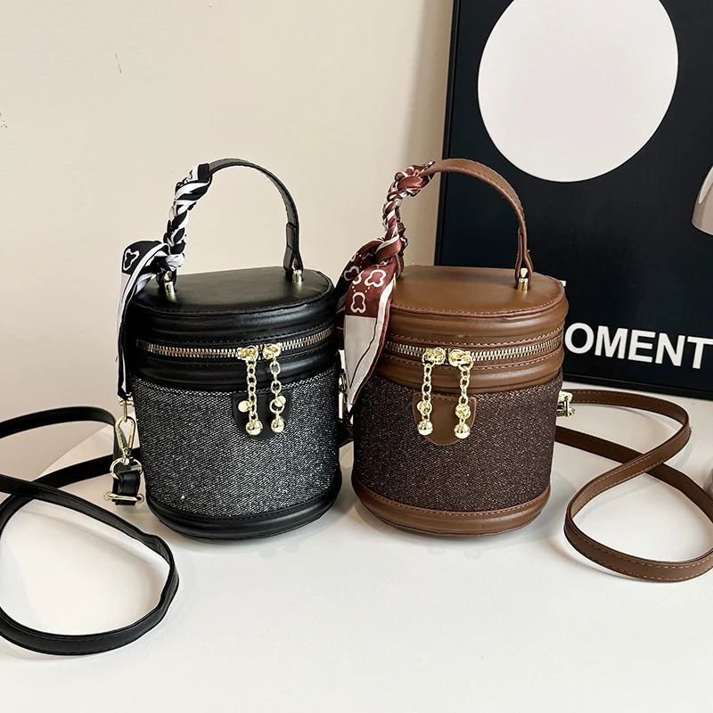 Handheld round bucket bucket bag with high-end and fashionable design, niche 2024 new crossbody bag, popular PU versatile