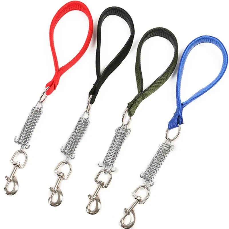 Laisse de printemps en cuir PU pour chiens, courte, pour grands chiens, corde en Nylon, Durable, résistante à la mastication, chaîne pour animaux de