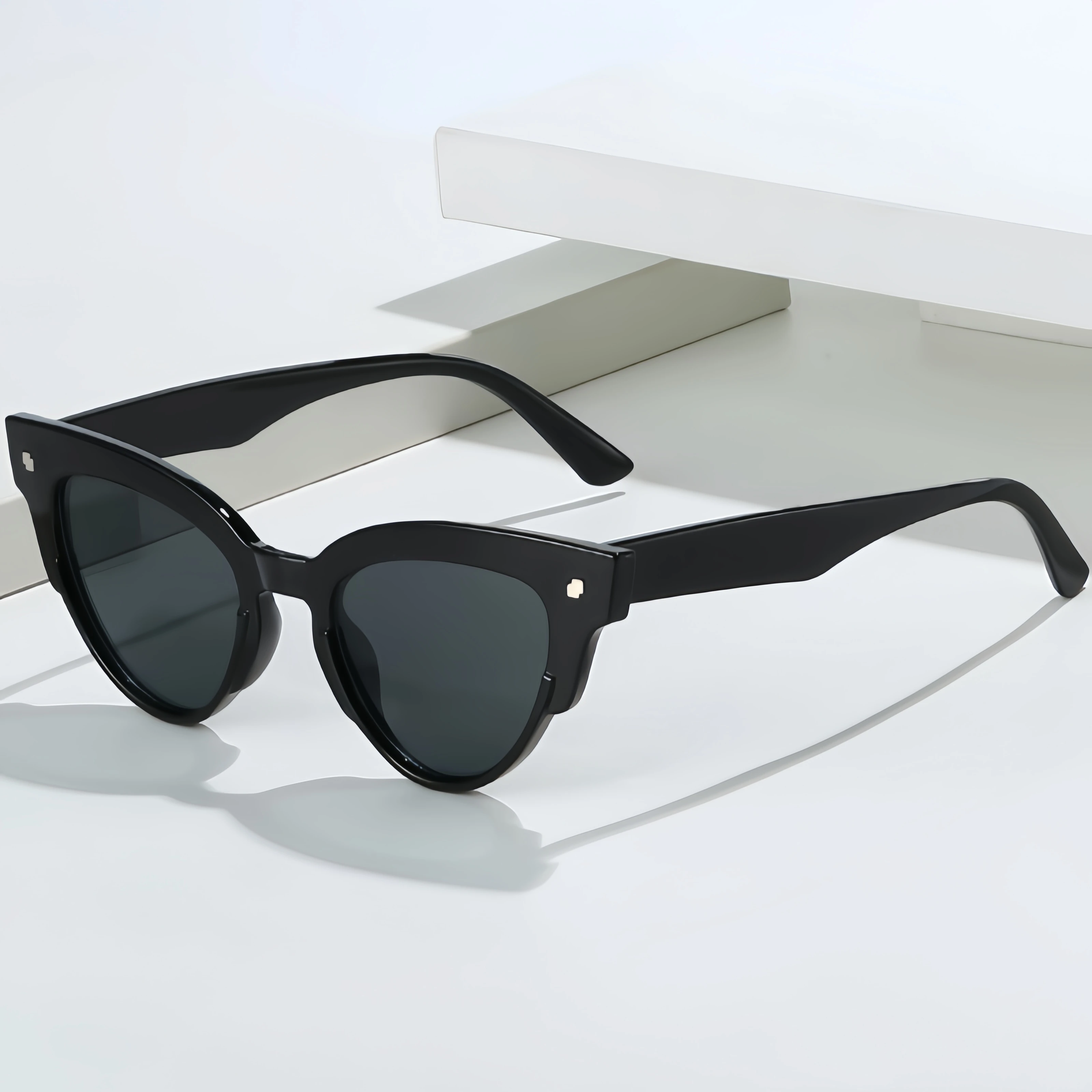 

Персонализированные солнцезащитные очки «кошачий глаз» с шипами, европейские и американские модные очки Ins, стильные женские повседневные очки для путешествий в уличном стиле