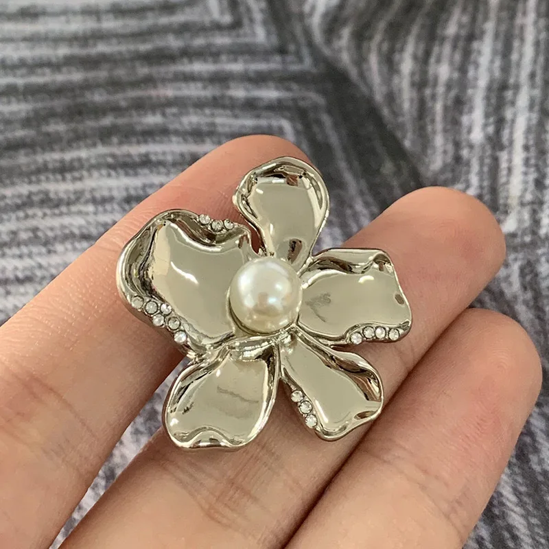 6Pcs 25/34mm Luxury Metal Pearl Flower Sewing Button For Clothing High-grade Coat Skirt Golden Sliver Special-shaped Button