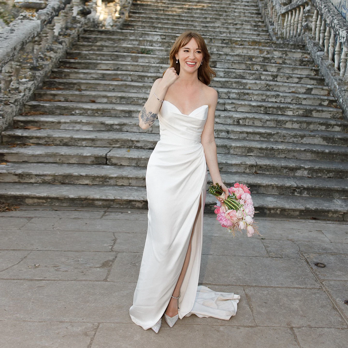 

Elegant Sweetheart Neck Mermaid Wedding Dress Sleeveless High Side Split Soft Satin Sexy Bridal Gown Bridal Photoshoot Dress