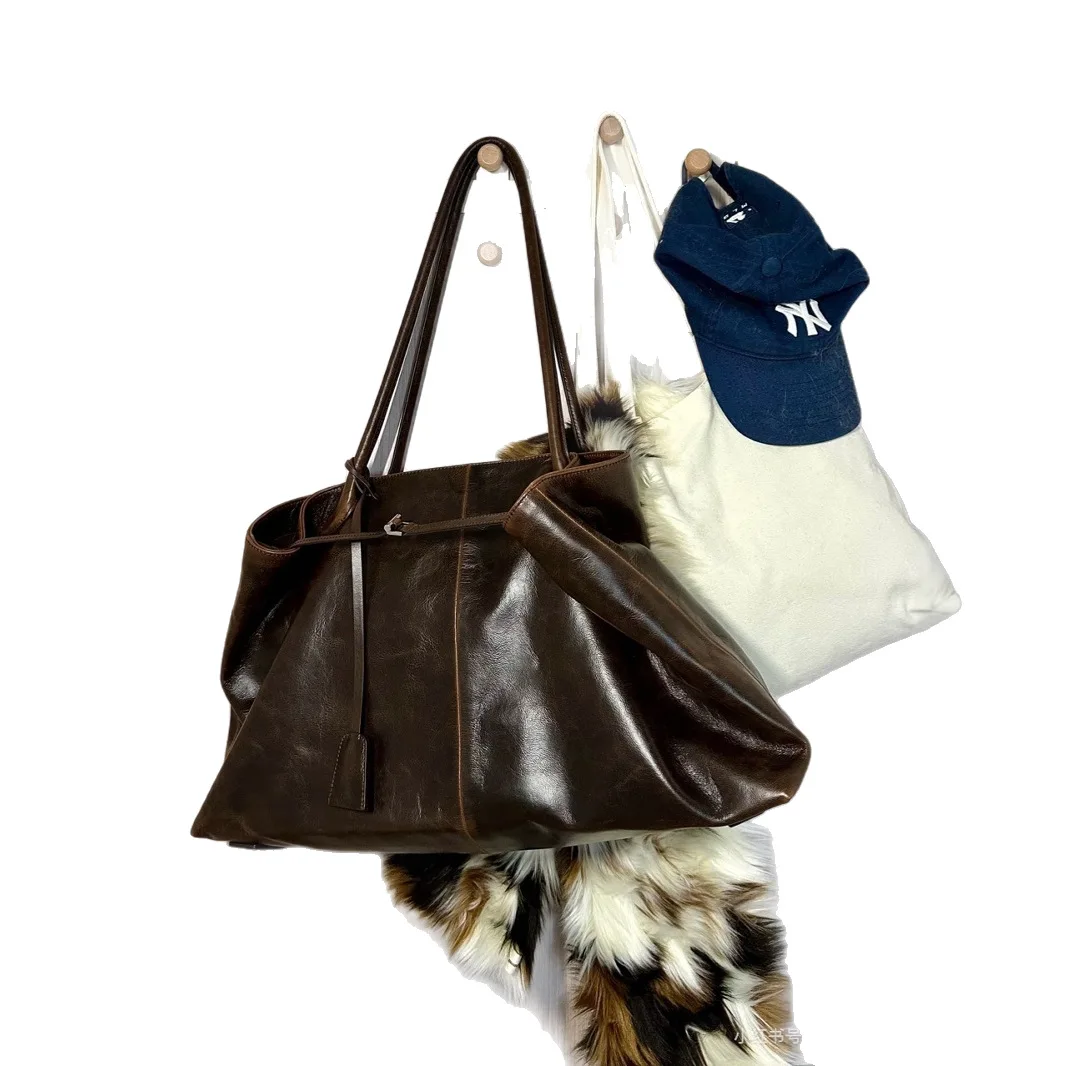 

2026 New Fashion Casual Retro Tote Bag Underarm Shoulder Large Capacity Oil Wax Leather Portable Shoulder Messenger Bag
