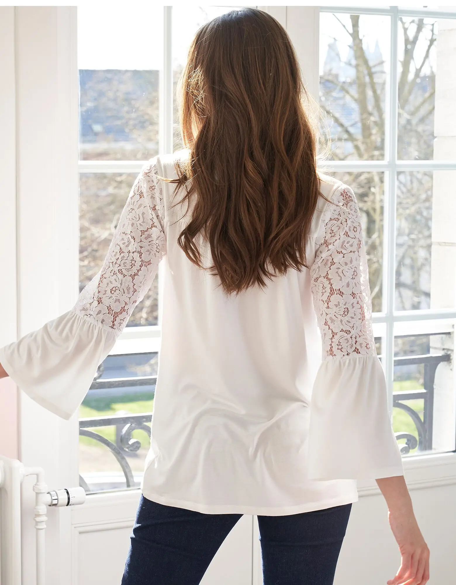 Chemise en dentelle de couleur unie v, couture sexy, boutonnage, manches évasées, chemisier femme