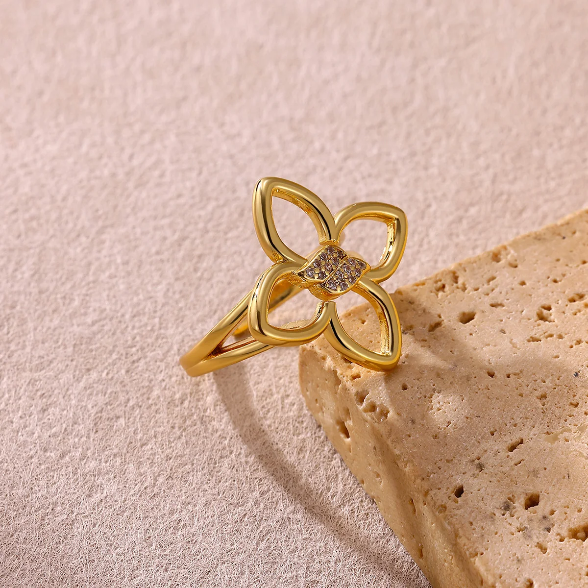 Neue 2026 Blumen-Zirkonia-Ringe für Damen, goldfarben, Punk-Stil, zart offener, verstellbarer Ring, Jubiläums-Schmuckgeschenk, Anillos
