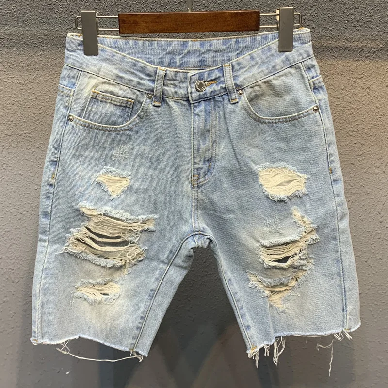 Short en jean déchiré bleu clair pour homme, longueur genou, ourlet brut, pantalon de clochard, culotte courte, tendance de la mode, été