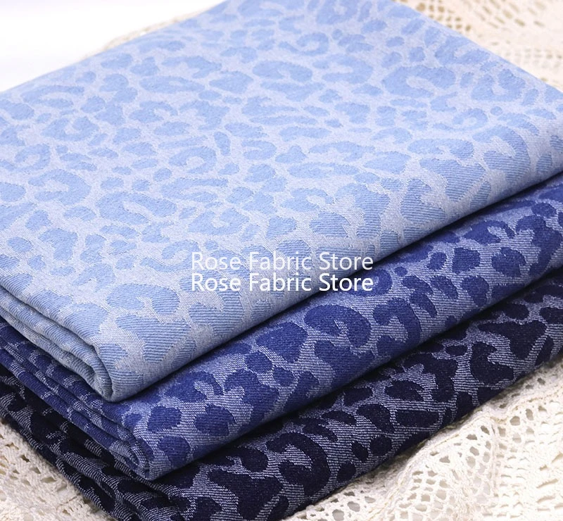 

Жаккардовая джинсовая ткань с леопардовым принтом толщиной 1 метр для джинсовых курток, платьев для девочек, джинсов, сумок и ткани для шитья своими руками.