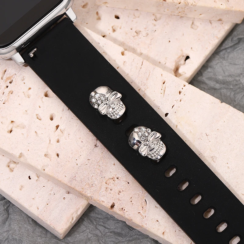 Divertidos dijes de correa de reloj para Apple Watch, dijes decorativos de calavera con lazo, accesorios de joyería de Metal para uñas para correa deportiva Iwatch