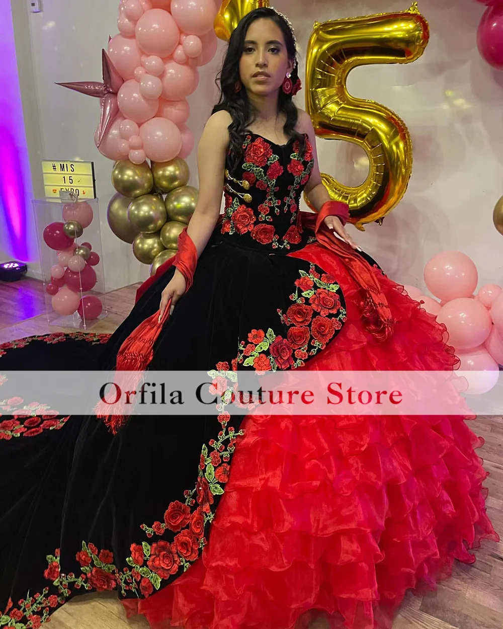 أحمر أسود التطريز فساتين Quinceanera المكسيكي شاررا XV الطبقات الساتان قصيرة الأكمام الحلو 15 فستان عيد ميلاد ملابس حفلة موسيقية