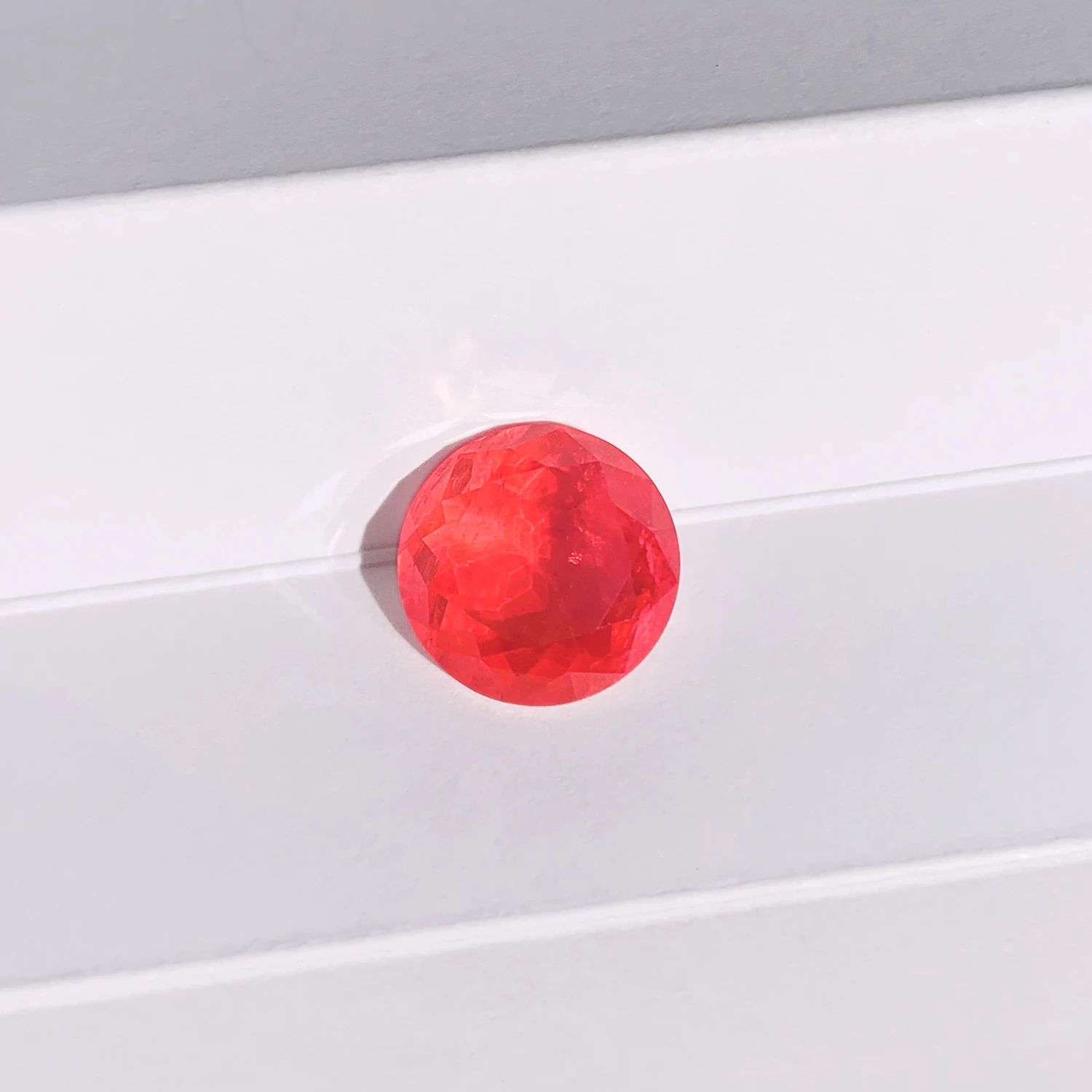 Red Color Round Sha…