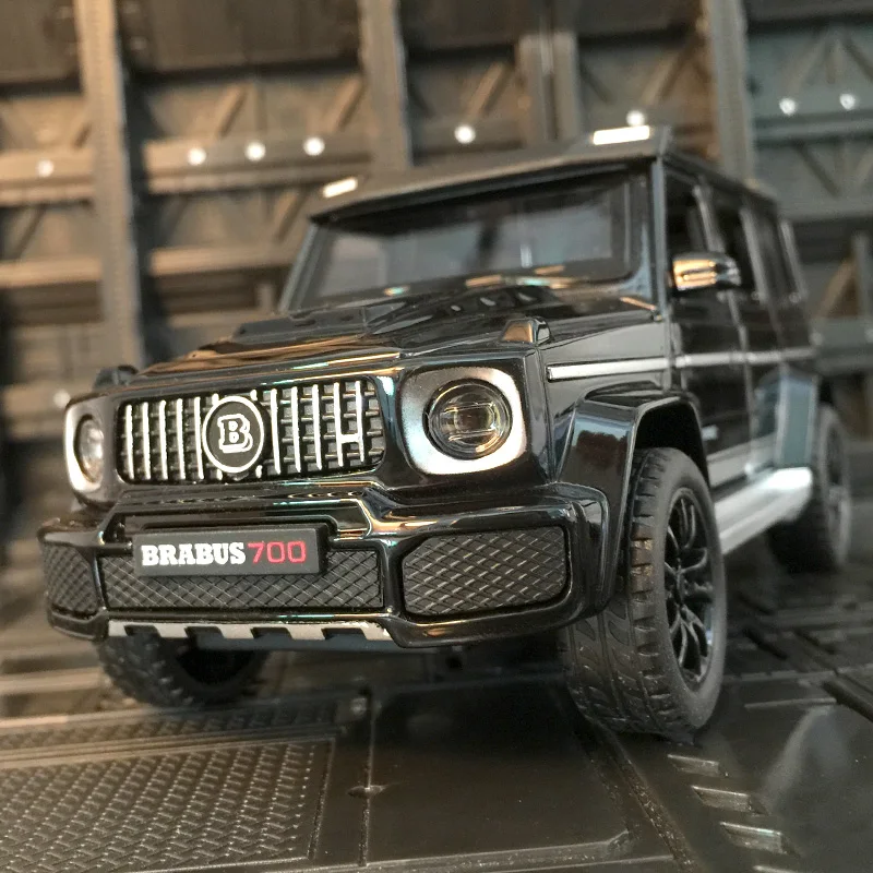 1:32 Mercedes Benz G700 SUV Off-road Alloy Car Diecast Model Sound Light Children Toy Trendy Display Ornaments Gifts