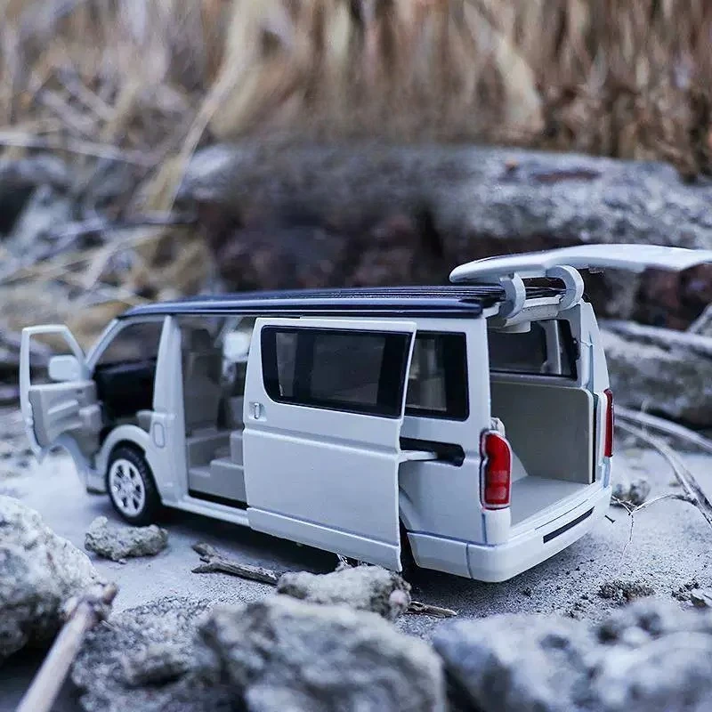1:32 Hiace Vellfire MPV Vehicle Alloy Model Car Pendulum Power Back Sound and Light Metal Toy Door Can Open
