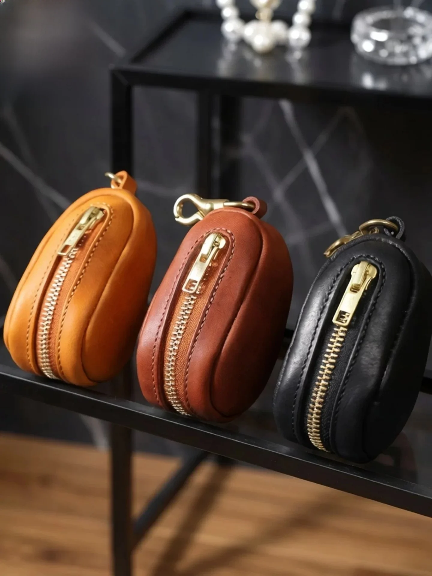 yuqixuan-genuine-leather-key-holder-simple-design-tannery-leather-handmade-small-car-key-home-use-key-waist-hanging-cylinder