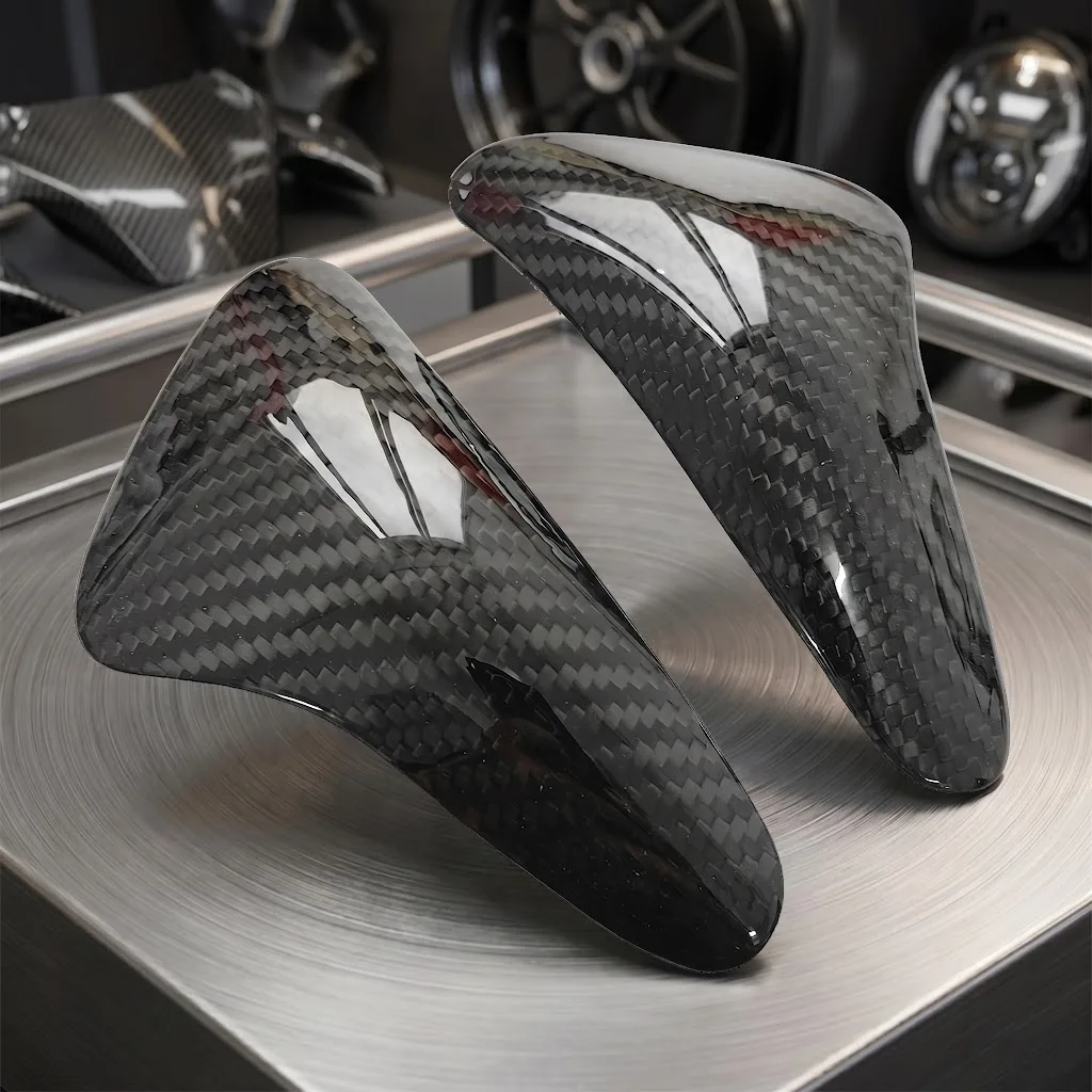 

Защитная накладка на бензобак из карбона для мотоциклов Triumph Daytona 675R 2013-2016 и Street Triple 765 2017-2022