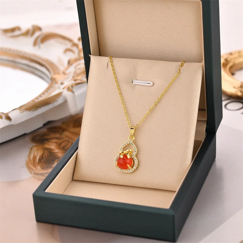 

Red Feeling Warm Stone Gourd Color Changing Pendant Titanium Steel Necklace Women's Colorless Popular Necklace Jewelry