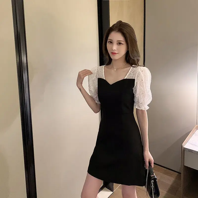 Lace Patchwork Hepburn Style Waistband Slimming Dress 2024 Summer New Sexy Feminine Date Mini Black Dress