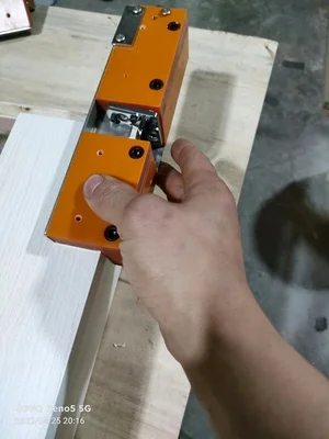 Manual trimming and chamfering tool Small edge banding machine arc right Angle trimming and scraping special chamfer image 2