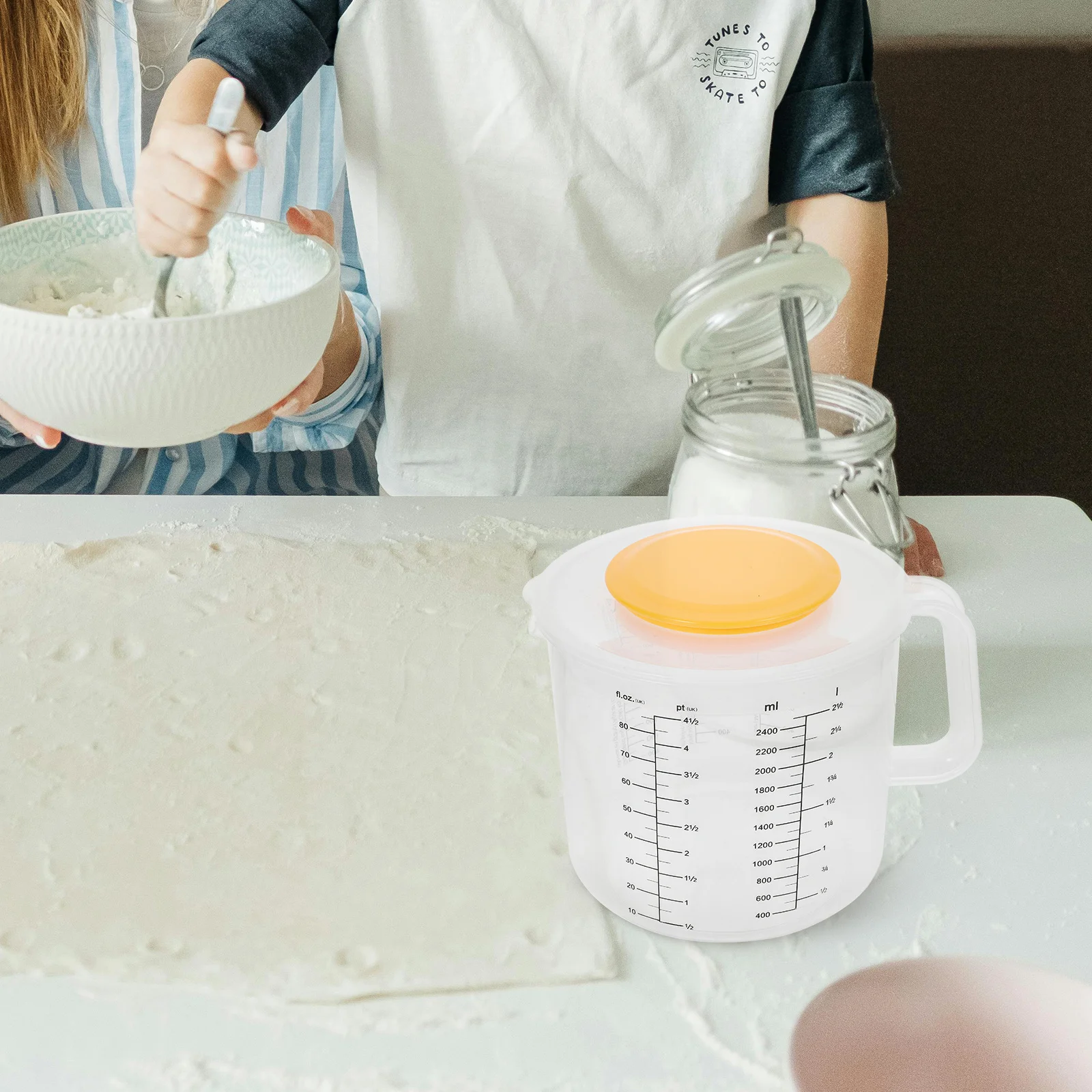 

1Pcs 25L Measuring Cup with Lid Mixing Bowl Transparent Baking Tool with Scale for Kitchen Storage Comfortable Handle Salad Prep